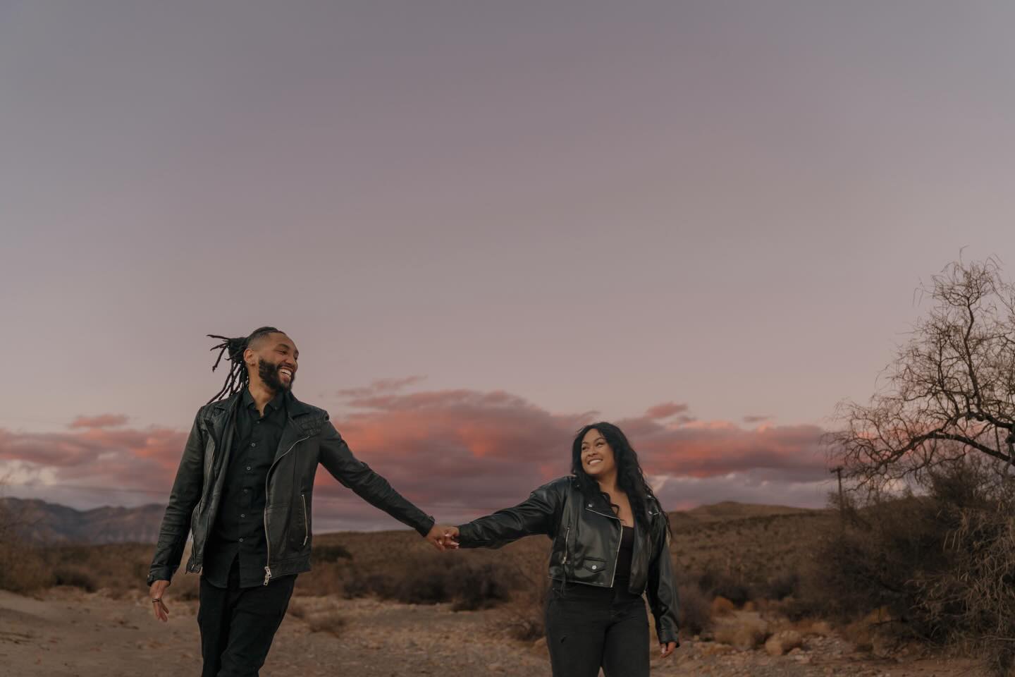 There’s nothing I love more than a pretty sunset 😍

#lasvegasphotographer #lasvegasengagementphotographer #engagementphotoshoot #vegasengagement #lasvegasweddingphotographer