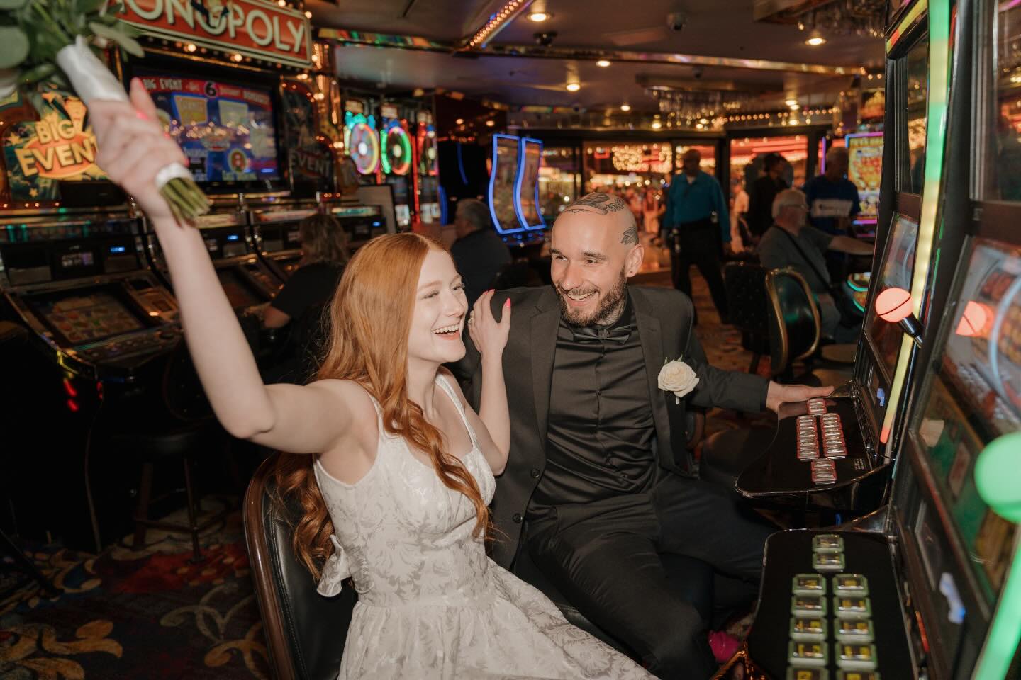 No trip to Las Vegas is complete without a stop at the casino ✨

#lasvegasphotographers #lasvegaselopement #lasvegaselopementphotographer #lasvegaswedding #lasvegasweddingphotographers