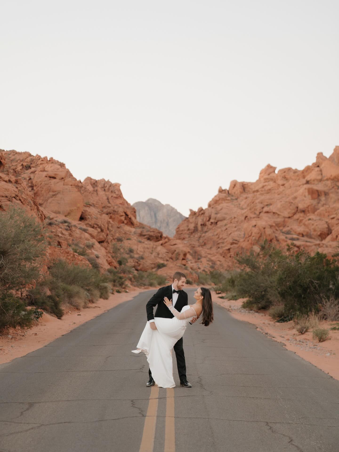 Somehow.. it’s already the first day of May 🫠

#lasvegasphotographers #valleyoffirewedding #vegasweddings #lasvegasweddingphotographer #lasvegaselopementphotographer