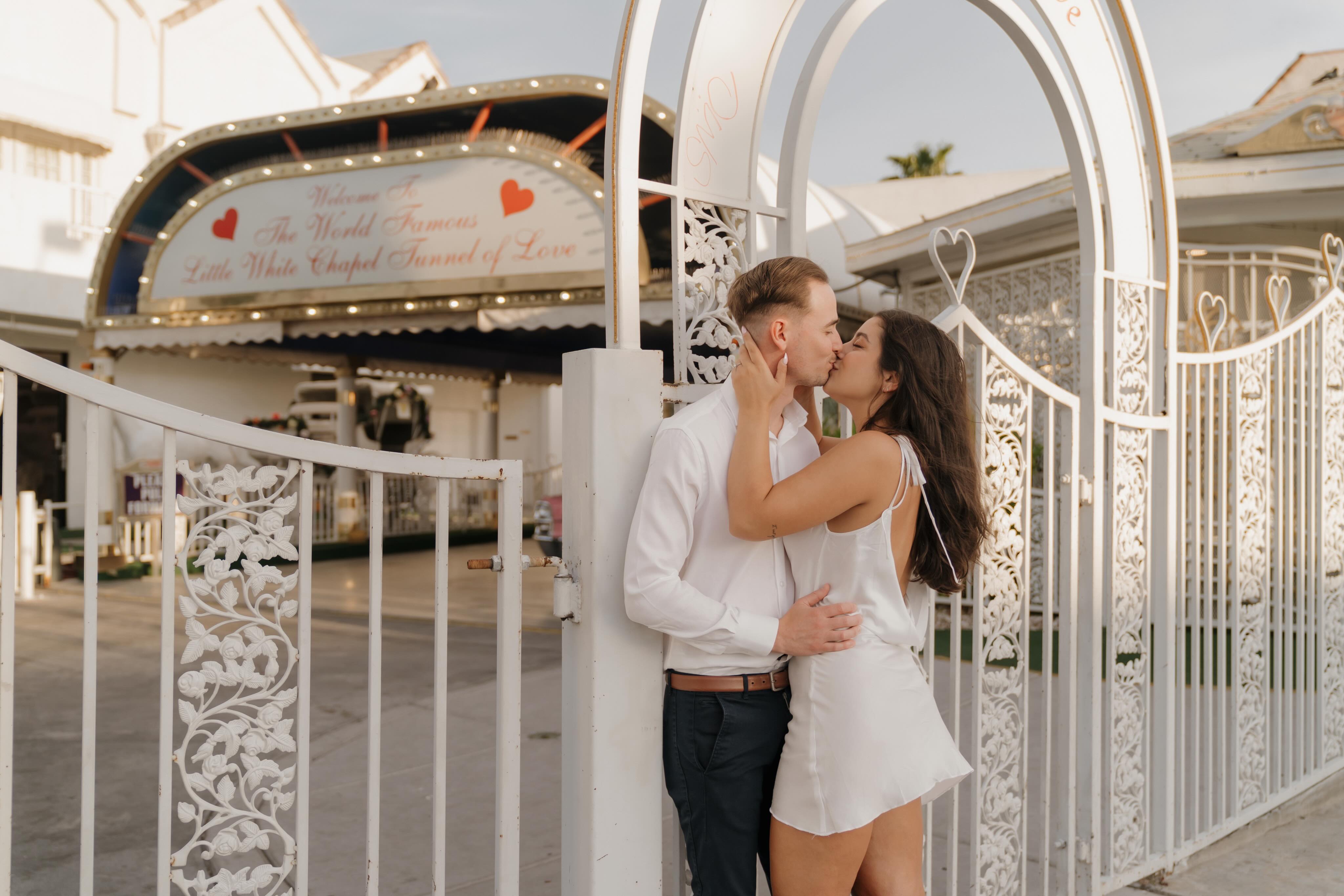 Happy Sunday!! Quick reminder that I am offering a discount for anyone who books their elopement with me by the end of this week 🤭 be sure to inquire through my website for details!

#lasvegaselopement #vegasphotographers #lasvegaswedding #vegasweddingphotographer #lasvegaselopementphotographer