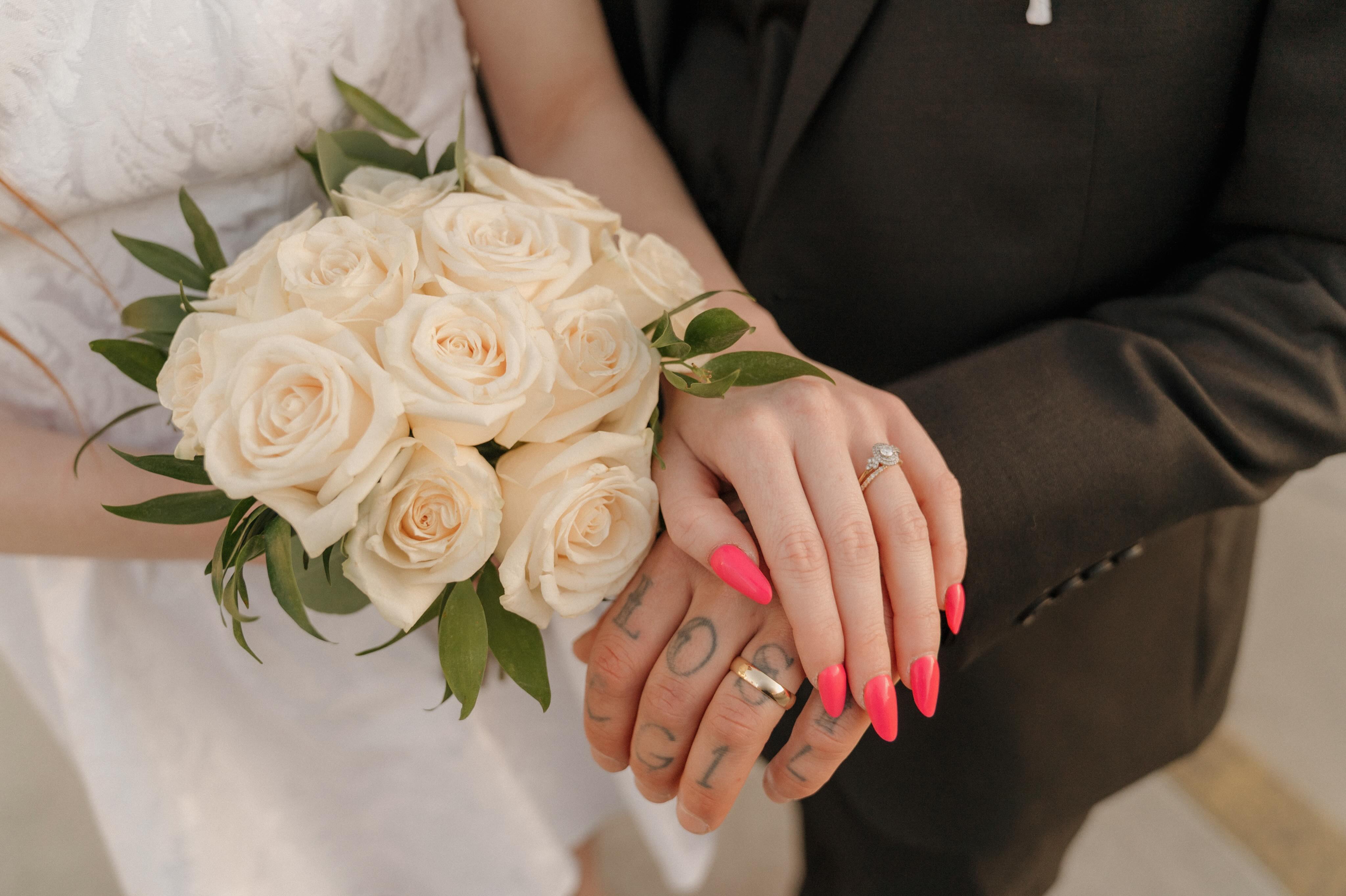 I will always love a little pop of color 💗

#lasvegaselopementphotographer #lasvegasweddingphotographer #vegasweddings #elopementphotography #nevadaweddingphotographer