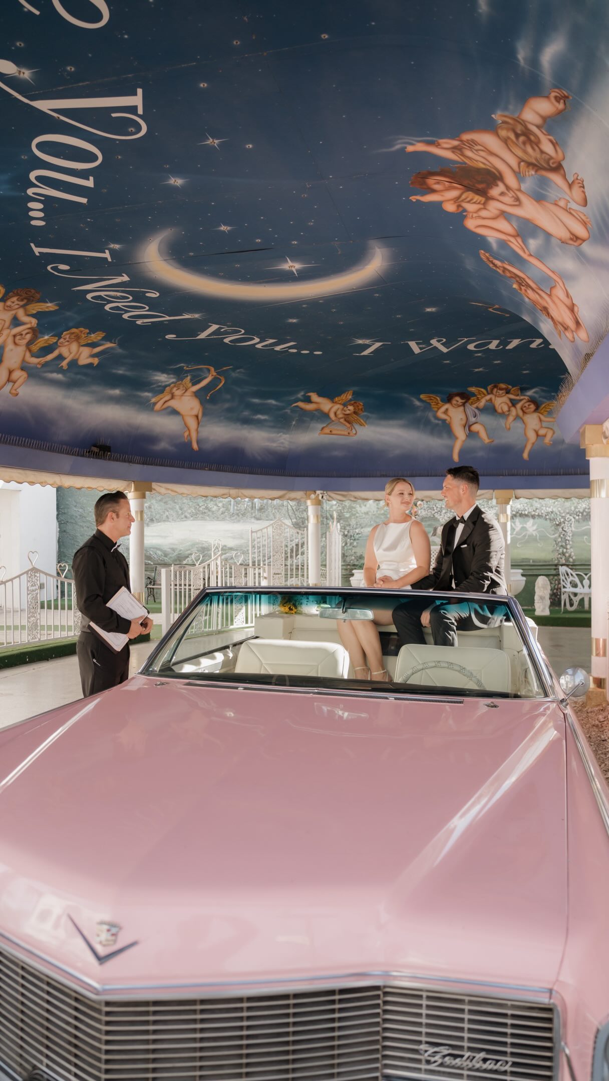 Finally sharing Caitlin & Felix’s elopement from last fall, on super 8mm film 💗

#lasvegasphotographers #lasvegaselopementphotographer #lasvegaselopement #vegaswedding #littlewhitechapel