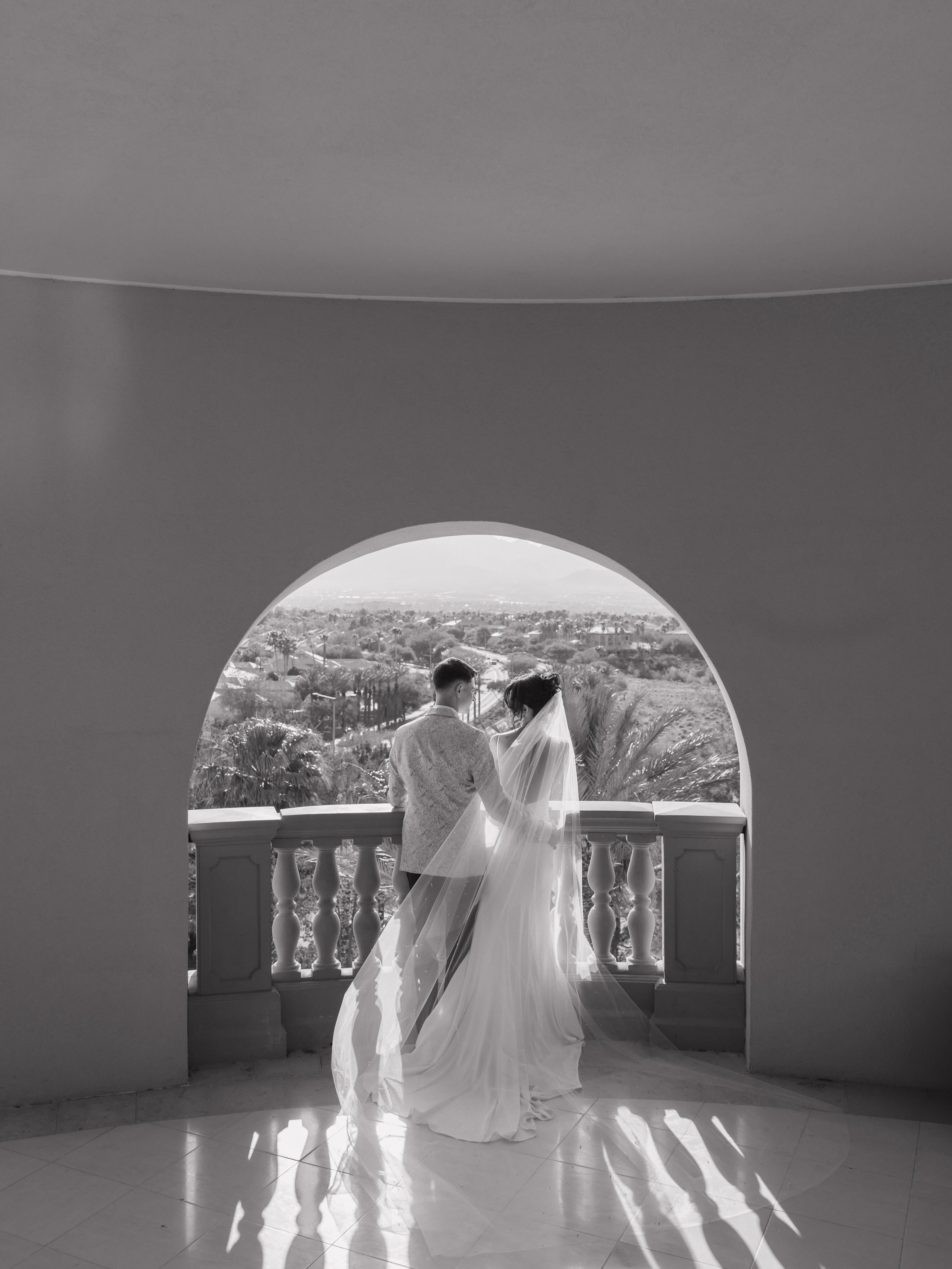 I can’t BELIEVE it’s already the last day of September 🫠

#lasvegasphotographers #lasvegasweddings #lasvegasweddingphotographer #vegasphotographers #lasvegaswedding