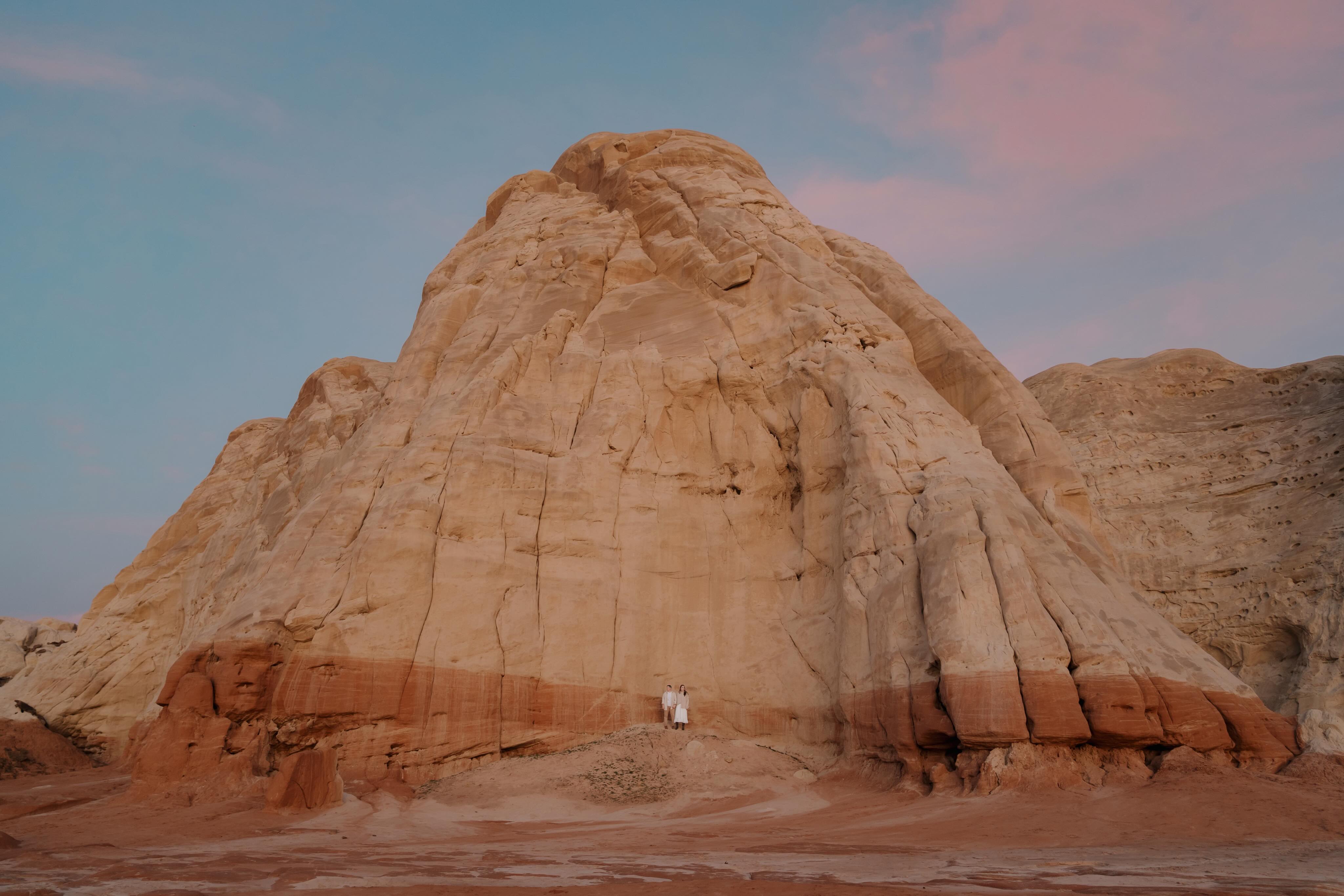 This one deserved its own spot on the feed 😍

#kanabphotographer #utahphotographers #utahengagementphotographers #adventurephotographers #destinationphotographers